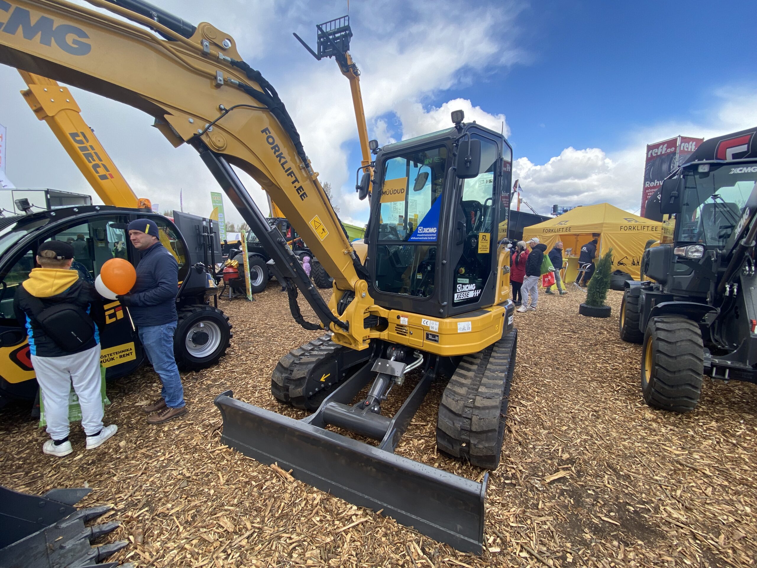 XCMG ekskavaator Maamessil