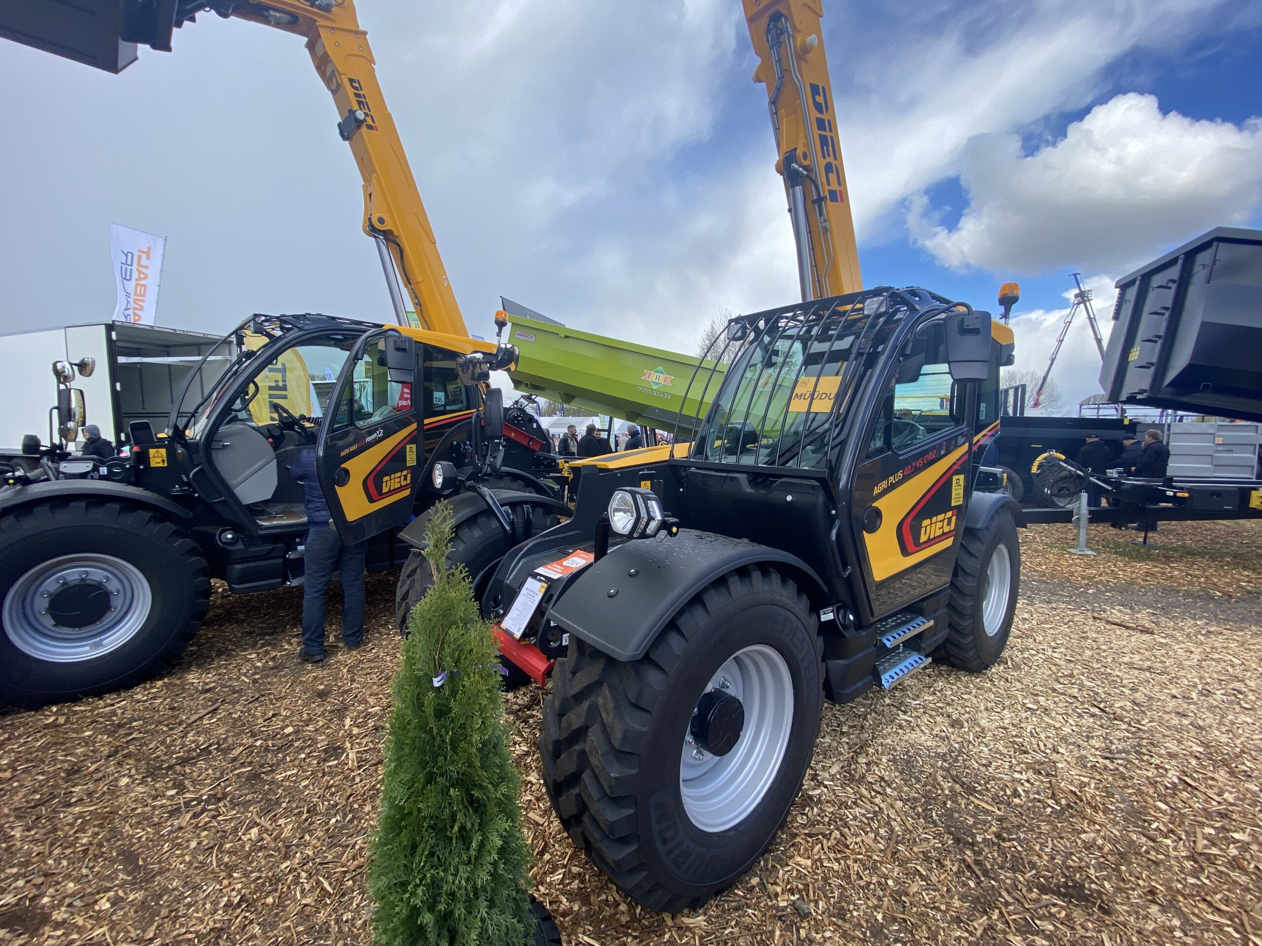 Dieci teleskooplaadur Maamessil